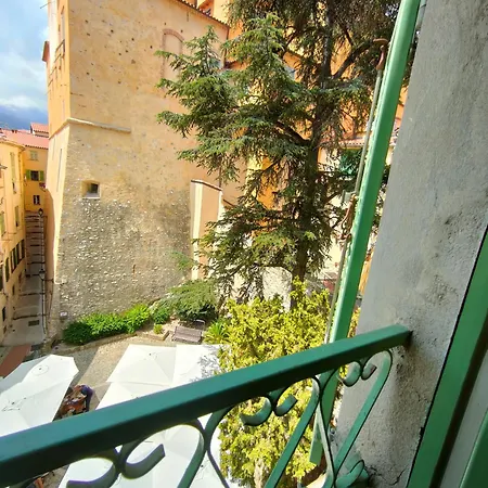 شقة Historic Duplex With Sea View Old Town مينتون