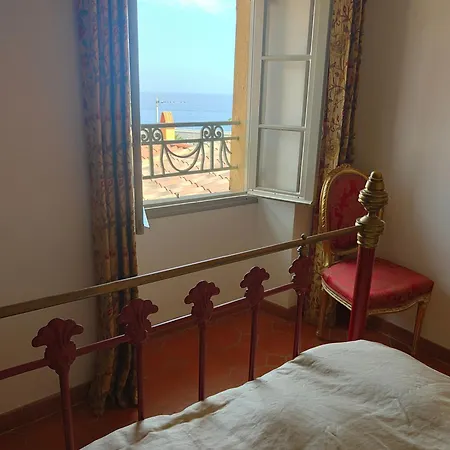شقة Historic Duplex With Sea View Old Town مينتون